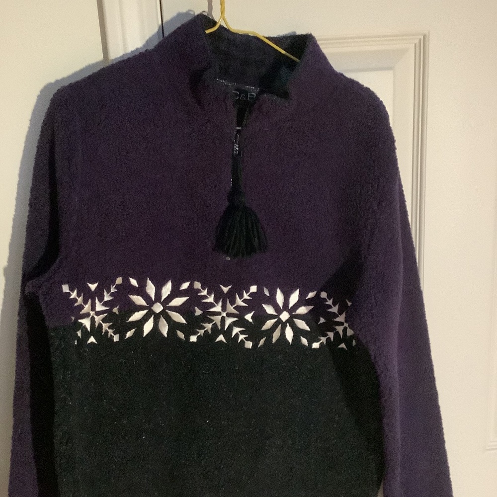 C&B pullover fleece  NWT. Size small